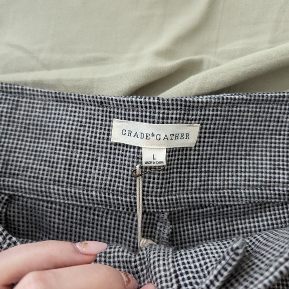 GRAY SHORTS - Picture 2 of 2